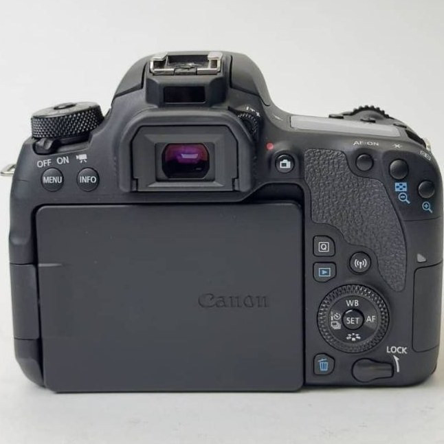 دوربین عکاسی کانن Canon EOS 77D Kit 18-135mm f/3.5-5.6 IS USM-دست دوم 1400شات